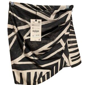 NWT ZARA Black & White Printed Draped Ruched Mini Skirt - Blogger Fave - Size XS